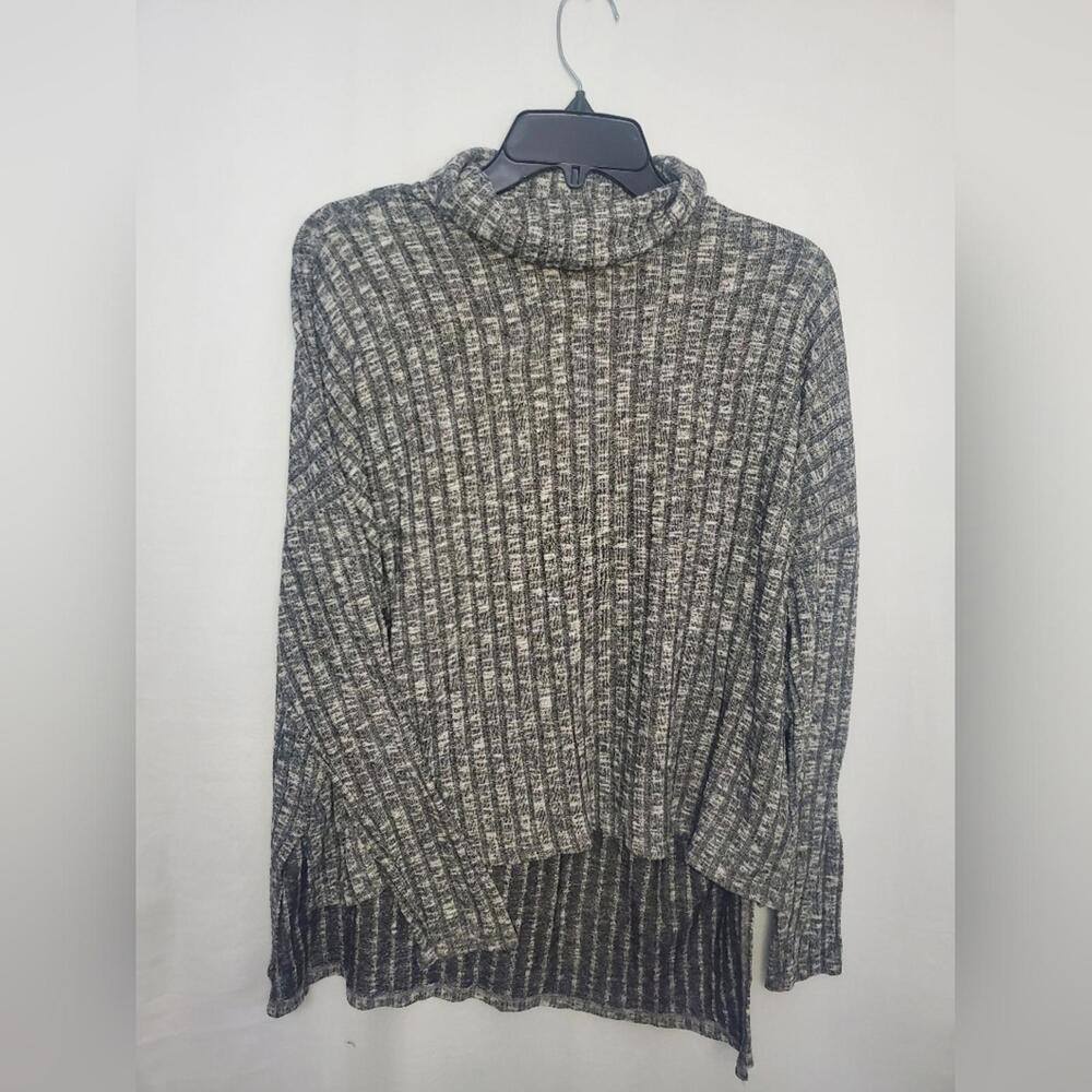 American Eagle Outfitters Women’s Black and White Turtleneck Size Large